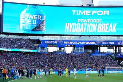 World Cup-style hydration breaks introduced to rugby league to combat heatwave