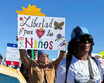 Senator Ron Wyden accuses US health agency of plan to deport more than 500 migrant children