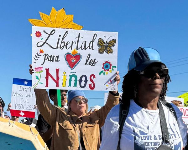 Senator Ron Wyden accuses US health agency of plan to deport more than 500 migrant children