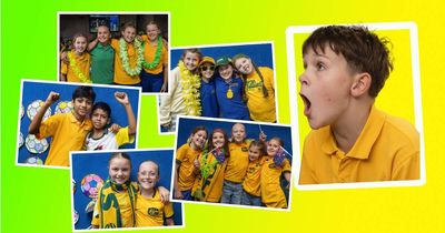 Photos | thousands down tools to watch the Socceroos