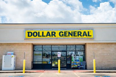 Dollar General manager fatally shot by customer buying $1.58 hamburger buns, police say