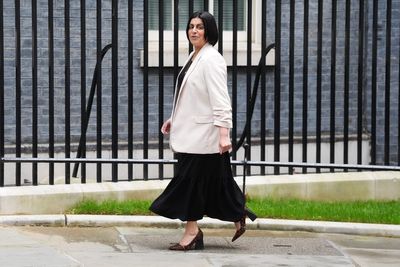 Mahmood asks Starmer to sack minister over immigration article