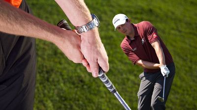 Why You Need To Try Cross-Handed Chipping (And A Pro Guide To Master It)