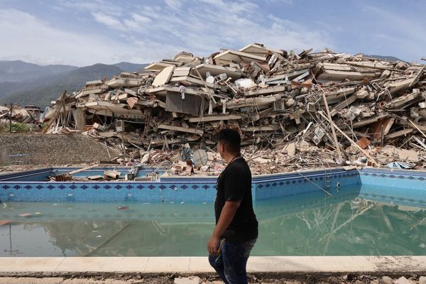 Venezuela earthquakes latest: Death toll soars to 235 with 40,000 missing as emergency crews search for survivors