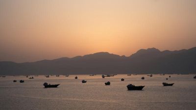 Oil down 2% amid resumption of Hormuz shipments even as vessel hit near Oman
