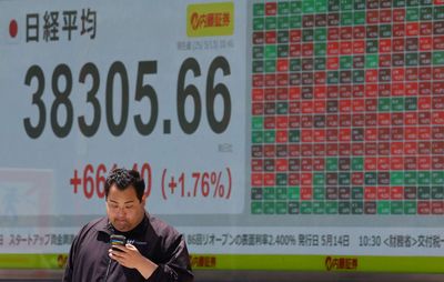 Japan's 10-year bond yield reverses course to fall on portfolio rebalancing need