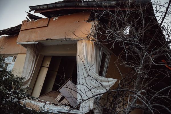 Venezuela Earthquakes Kill at Least 235 as Families Await News and Rescuers Race Through Rubble