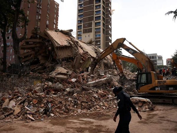 Venezuelans hunt for survivors after quakes kill at least 235