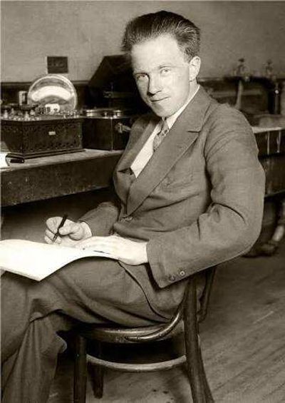 Word of wisdom by Werner Heisenberg: "Not only is the Universe stranger than we think, it is stranger than we can..." - What did the quantum physics pioneer and Nobel Prize winner really mean? His famous quote reveals a powerful truth about knowledge and human curiosity