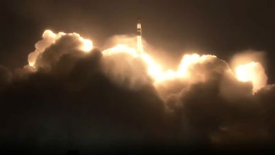 Rocket Lab launches 'Ten Owl of Ten' mission, sending up Japanese Earth-observing radar satellite (video)