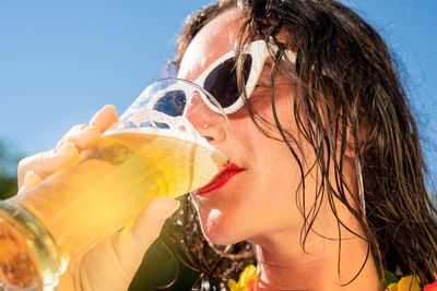 Why drinking alcohol is more dangerous in a heatwave – and how to stay safe