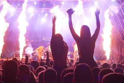 Concert Outfit Ideas for Every Vibe: What to Wear to a Concert & Cute Comfortable Looks