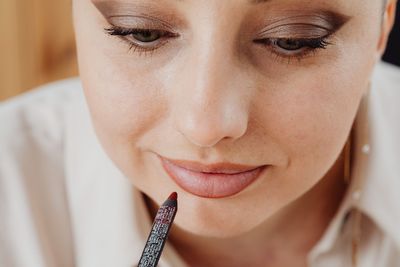The Pro Guide to Lip Liner Application Tips, Subtle Overlining, and Beauty Hacks