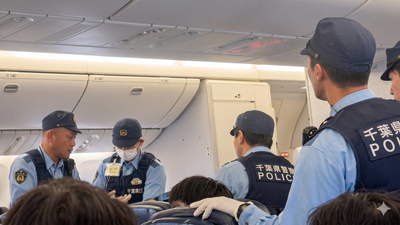 United Airlines passenger allegedly elbows flight crew captain, starts hitting herself, and accuses staff of trying to ‘oppress’ her.