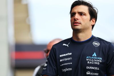 Carlos Sainz details 'world against me' feeling after Lewis Hamilton replacement at Ferrari