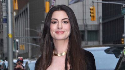 It might look designer, but I've just found Anne Hathaway's smart top-handle handbag on Amazon, and it's surprisingly affordable