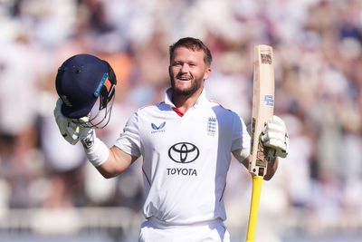 Ben Duckett’s century drags England back into contention against New Zealand
