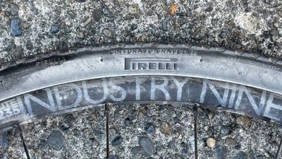 The Pirelli Cinturato SmartEVO GR Gravel H: a racing tyre for hard-packed gravel and dirt that performs on pavement too