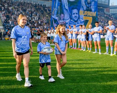 Leeds honour Rob Burrow and underline title credentials with rout of Hull KR