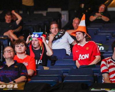 England enjoy New York minute but fans check out to watch darts instead