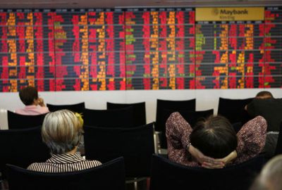 Shares dip as Apple price hikes hit tech sentiment