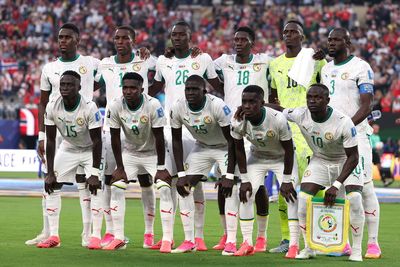 Who are the ITV pundits, commentators and presenters for Senegal vs Iraq?
