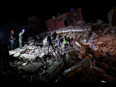 Venezuela earthquakes kill nearly 1,000, tens of thousands missing
