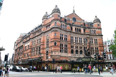 West End performers swelter in 36C heat as theatres urged to push back shows