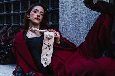 Brooches Are Back: How to Style a Brooch With 8 Fresh Statement Accessories Ideas