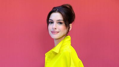 Did Anne Hathaway Just Invite Us Into Her New Home? The Lowkey Luxe Living Room is The Perfect Balance Between Her California and New York Houses