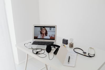 Telehealth for Mental Health Is Now Mainstream, but AI Note-Taking Tools Show Major Quality Gaps