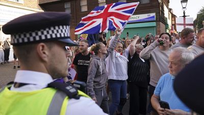 UK to introduce new legal routes for asylum seekers, refugees
