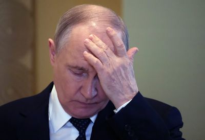 The end of Putin’s regime will spring from war spending chaos, former central bank advisor says, amid military mutiny threat and fuel-shortage brawls