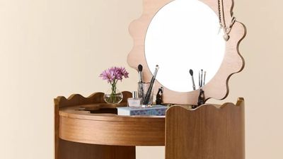 If I Were Decorating a Small Bedroom Tomorrow, This Is the Urban Outfitters Vanity I’d Buy Instead of the Jane