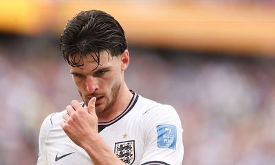 Who is the referee for England vs Panama?