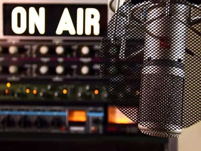 FM radio: Tuned out of news, tuned into crisis, seeks reforms