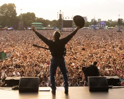 Garth Brooks review – swooning fans turn out for British Summer Time’s hottest ticket