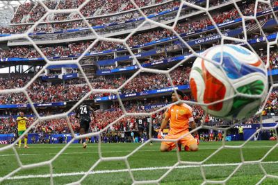 Canada earn first knockout win on stoppage-time goal vs. South Africa