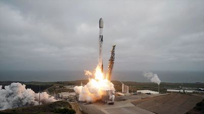 SpaceX sends 24 Starlink satellites into Earth orbit on Falcon 9 launch from California (video)