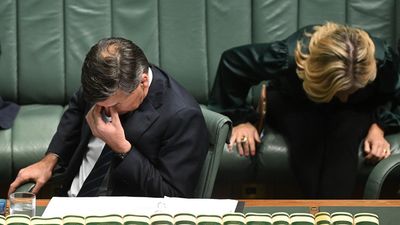 Liberals 'stuck in the past' as party hits new poll low