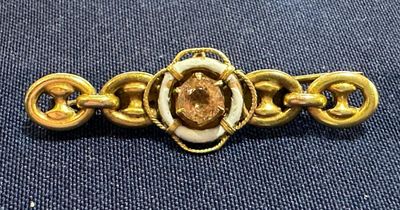Brooch given to first passenger to board doomed steamship found at roadshow