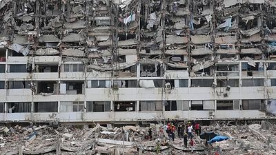 Venezuela search teams scramble as hope fades of finding earthquake survivors