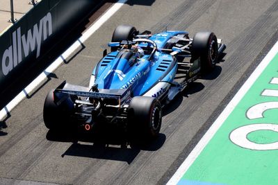 Ex-F1 driver warns Williams may have to "sacrifice" 2027 for 2026 gains