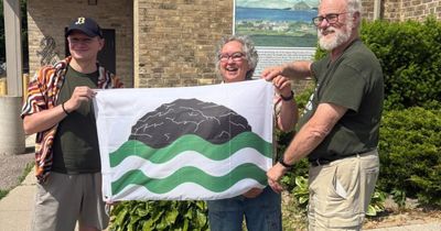 Scotsman praised by Canadian town for gifting flag featuring shared island