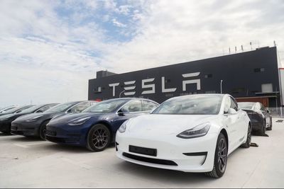 Tesla Batteries Have Been Repeatedly From Loading Docks In Nevada: Report