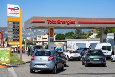 Americans prepare Fourth of July weekend plans as gas prices finally drop