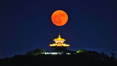 The Strawberry Moon rises on June 29. Here's what to expect from June's full moon
