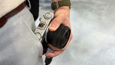 Another compact, viewfinder-free camera is Japan's #1 – outperforming traditional photography gear at a lower price