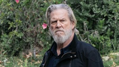 Someone Convinced Jeff Bridges To Do His Minions Impression At The Premiere: ‘You Have An Oscar Right?’