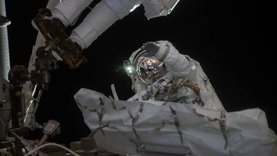 Watch 2 NASA astronauts fix ISS' huge robotic arm during spacewalk today